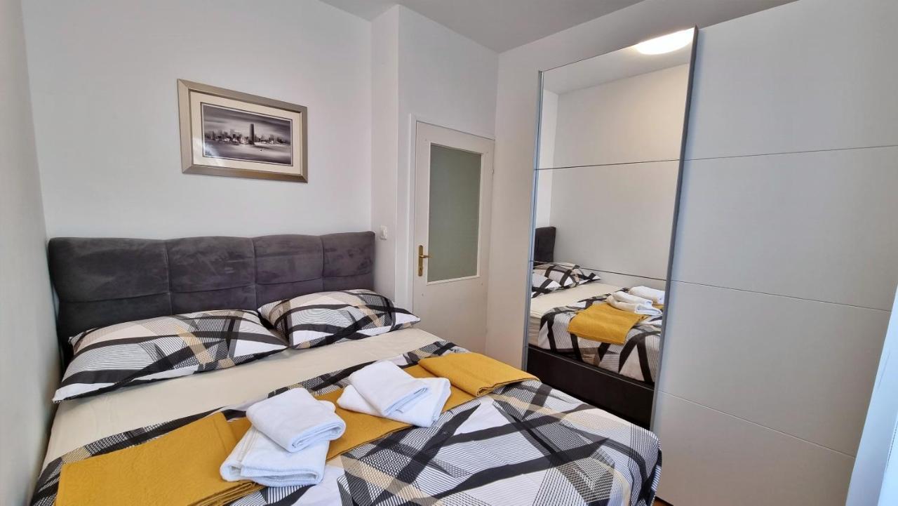 Apartment Hana Omis Bagian luar foto