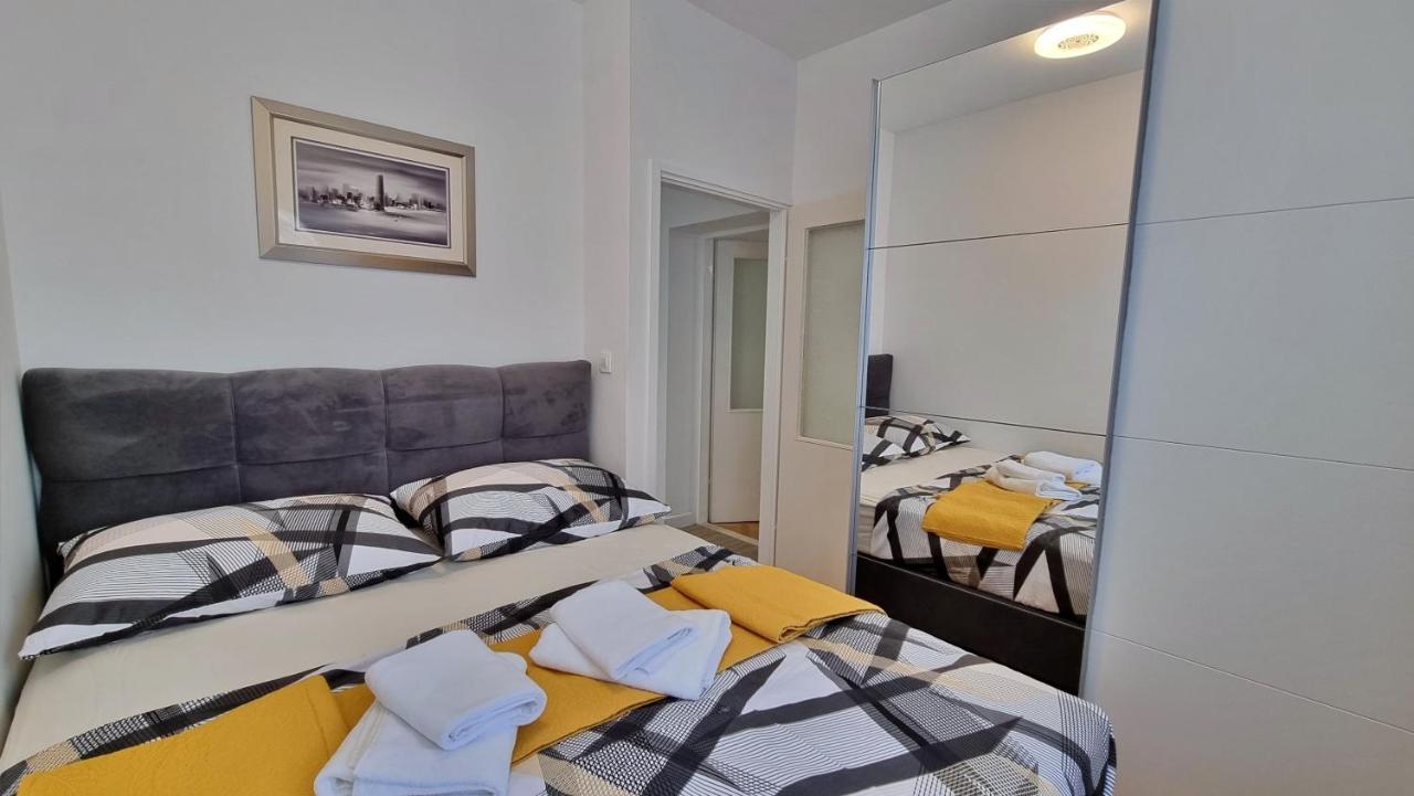 Apartment Hana Omis Bagian luar foto