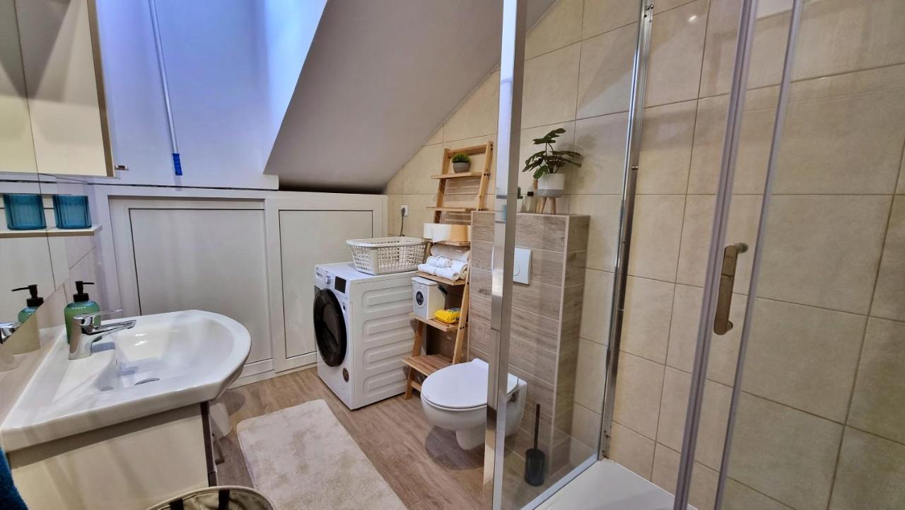 Apartment Hana Omis Bagian luar foto