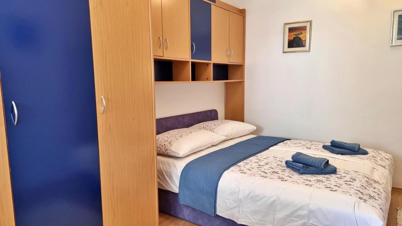 Apartment Hana Omis Bagian luar foto