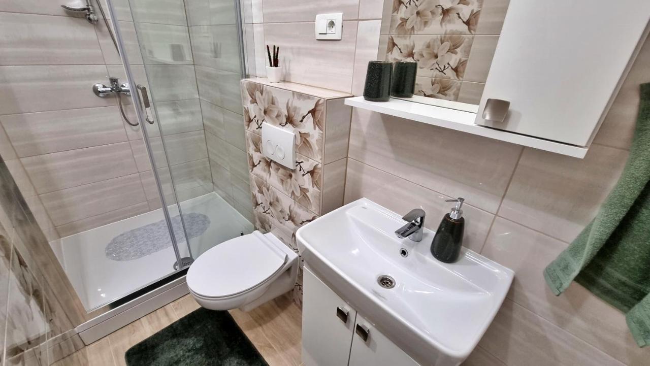 Apartment Hana Omis Bagian luar foto