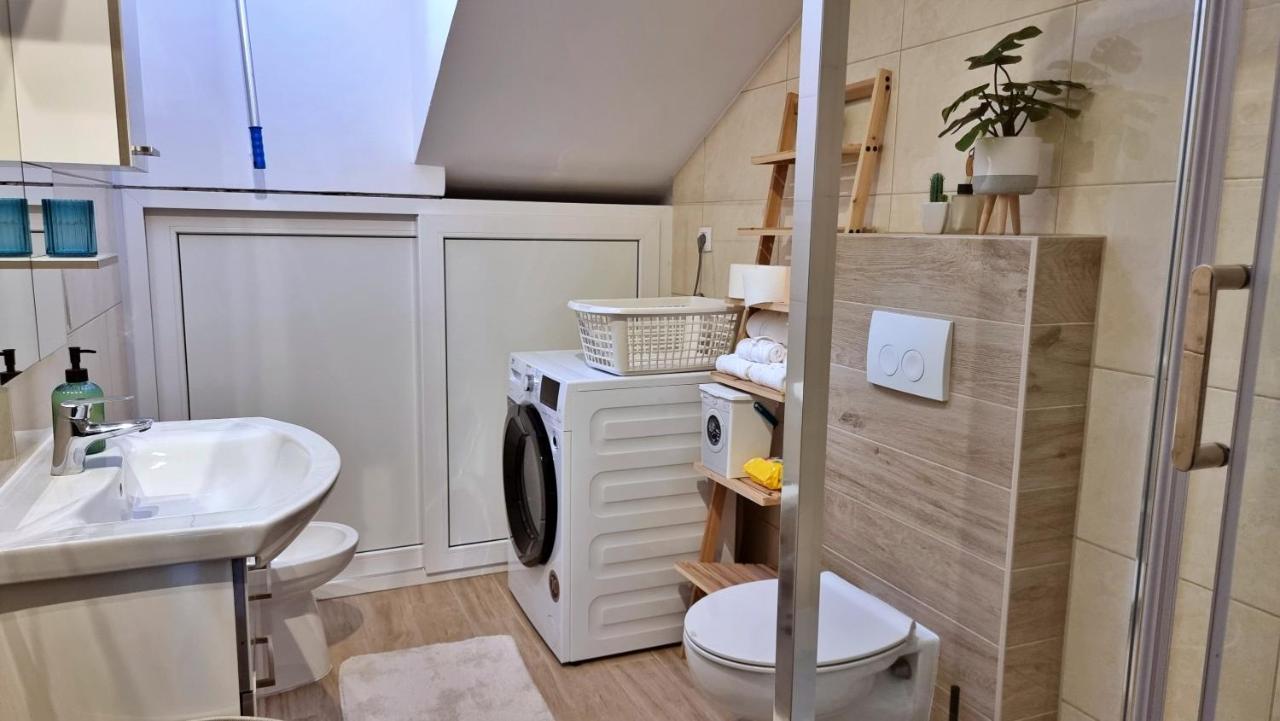 Apartment Hana Omis Bagian luar foto